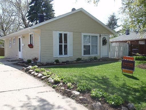 1st image of 739 W Navajo Dr
