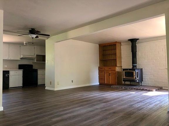 Open room to kitchen Fridge stays