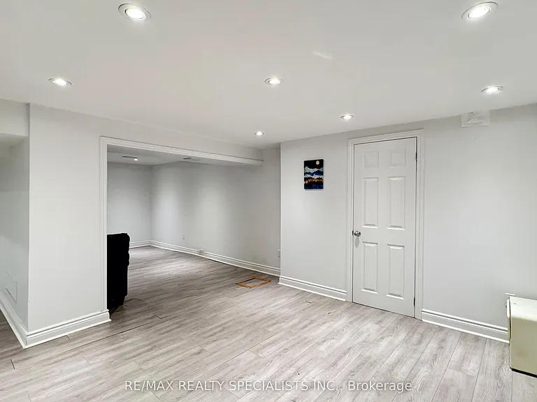 131 Searle Ave #BASEMENT — Photo 4