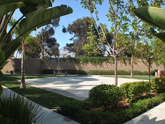 5th image of 810 Harbor Cliff Way Unit 232