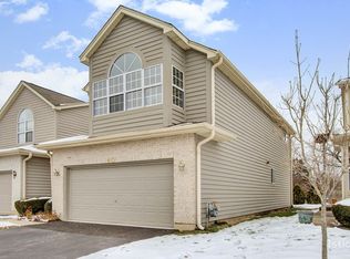 40 Townsend Cir, Naperville, IL 60565