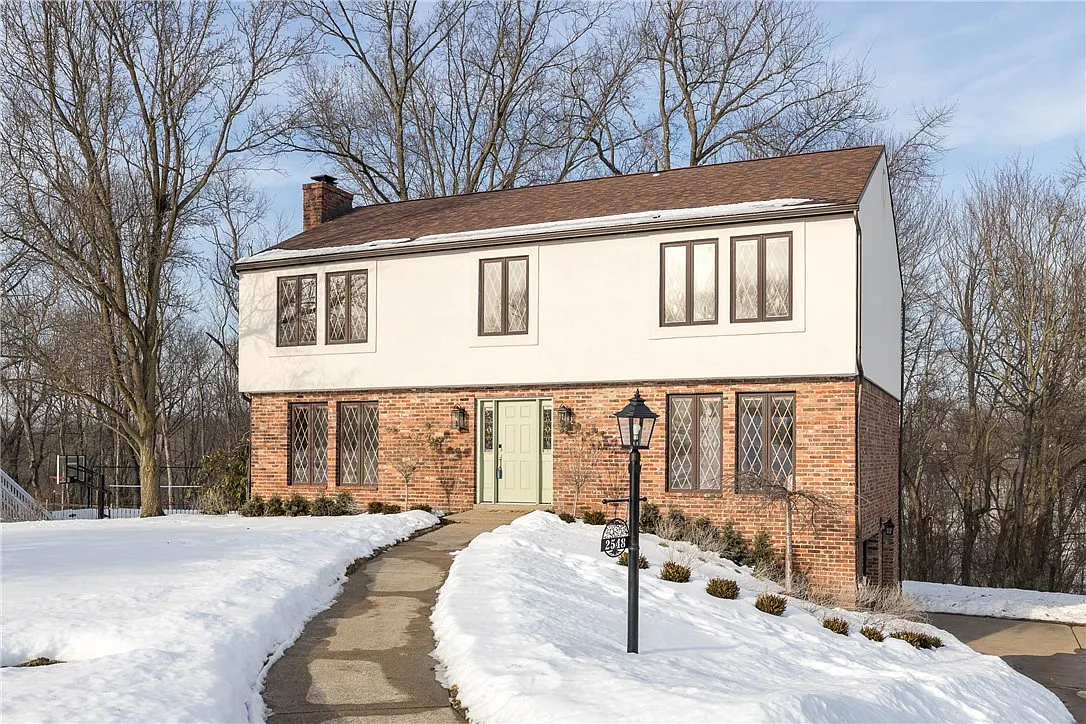 2548 Country Side Ln photo 1