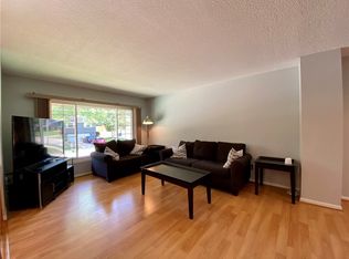 8312 Ridgemont Dr, Urbandale, IA 50322