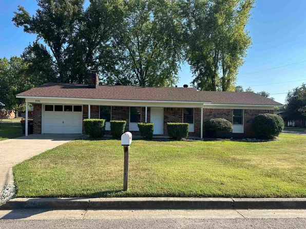 2102 E 14th St, Russellville, AR 72802