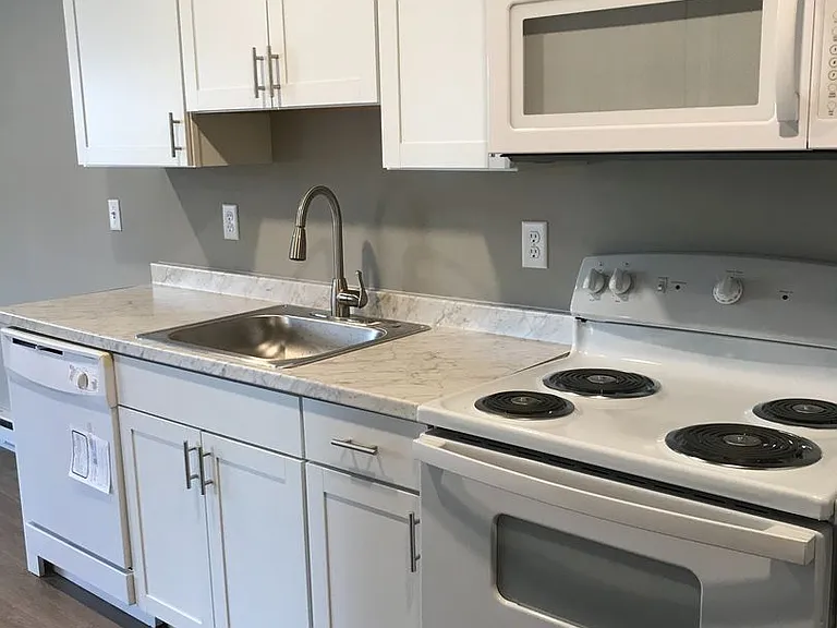 327 W Seneca — Photo 18