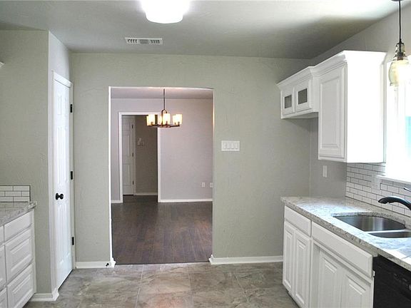 3rd image of 312 Mockingbird Ln