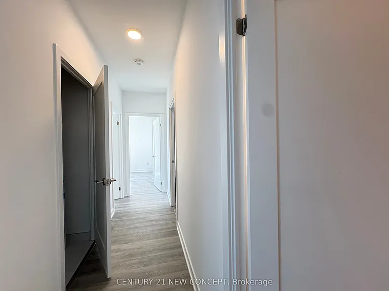 5105 Hurontario St #412 — Photo 21