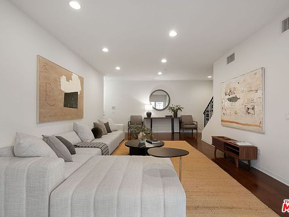 5th image of 851 N San Vicente Blvd Room 124