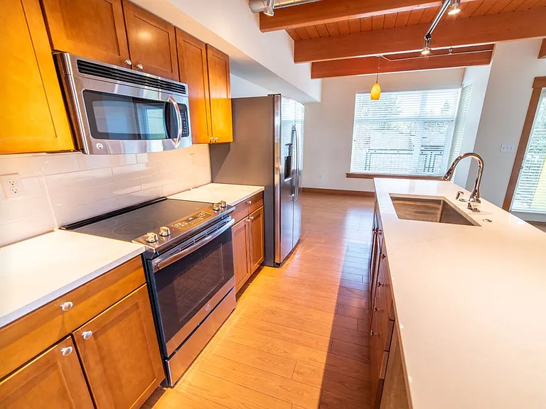 Union Bay Lofts — Photo 15
