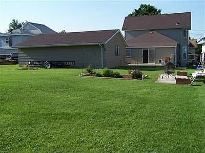 Nice backyard and deck