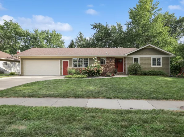 809 Park Ln, Pella, IA 50219