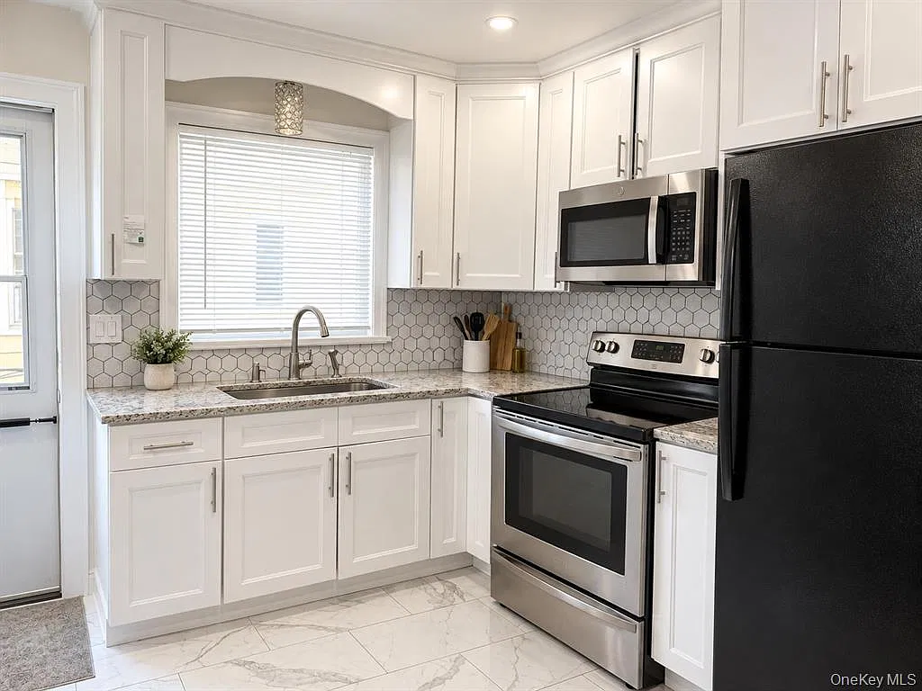 2 bed, 1125 sqft, $3,000 — Photo 2