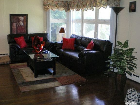 3rd image of 1482 Plum Ln