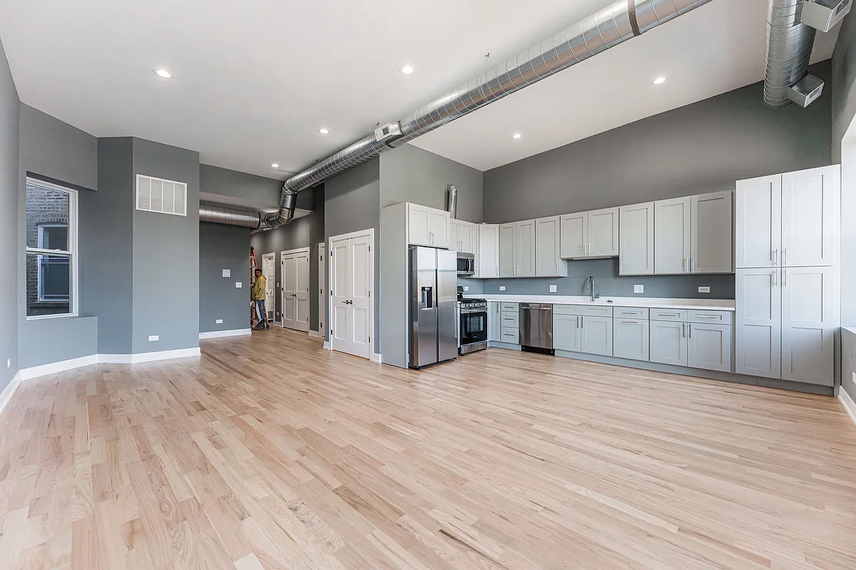 Building Photo - 2620 N Milwaukee Ave #3B