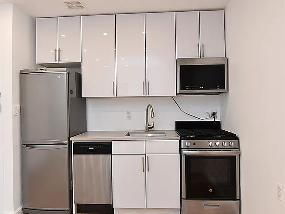 2nd image of 120 Ridge St APT 4B