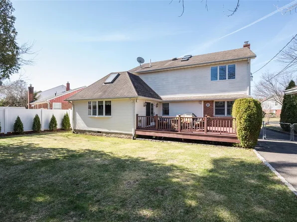 1091 Maple Lane, New Hyde Park, NY 11040