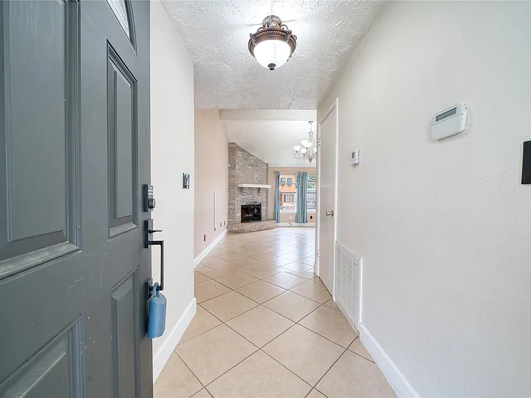 1323 Oakengates Dr — Photo 11