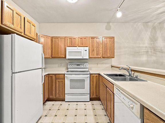 3rd image of 2183 Pine Ridge COURT #G