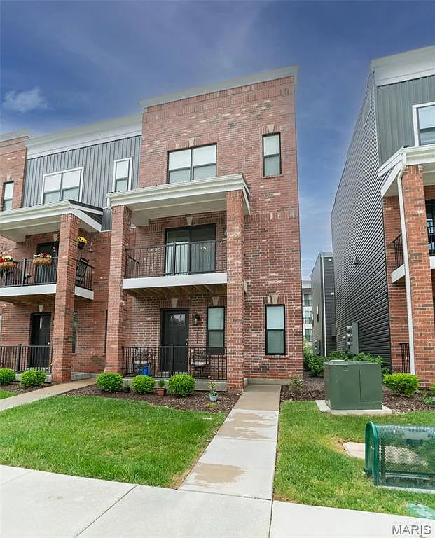 2 bed, 1295 sqft, $2,650 — Photo 1