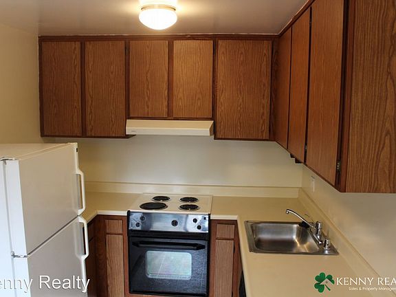 3rd image of 390 Alida Way #4