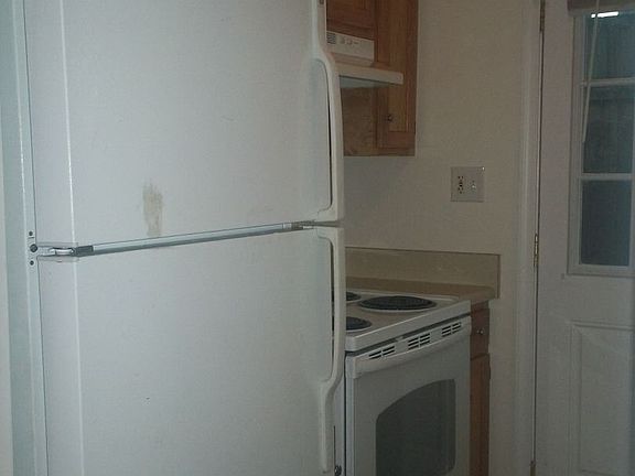 2nd image of 817 Spencer Ct