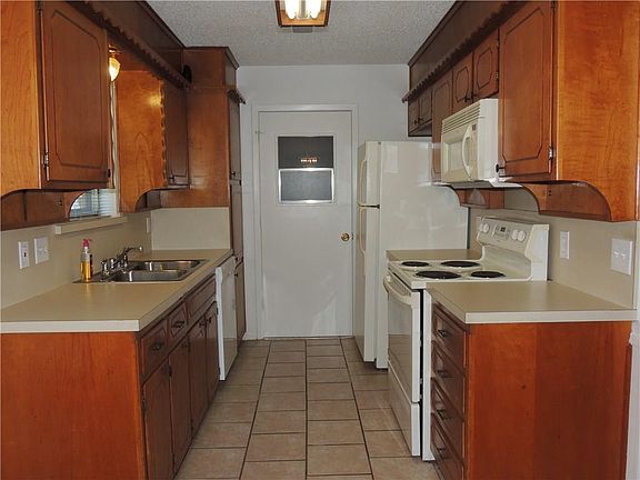 3rd image of 6628 El Greco Ave