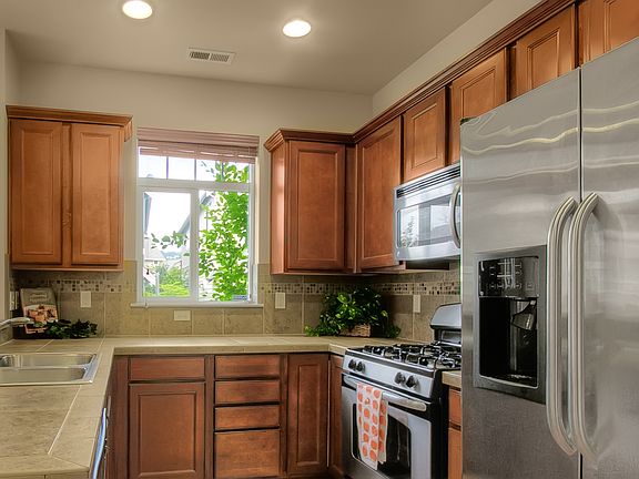 5th image of 1884 10th Ave NE