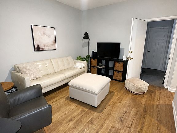3rd image of 4905 Franklin Blvd
