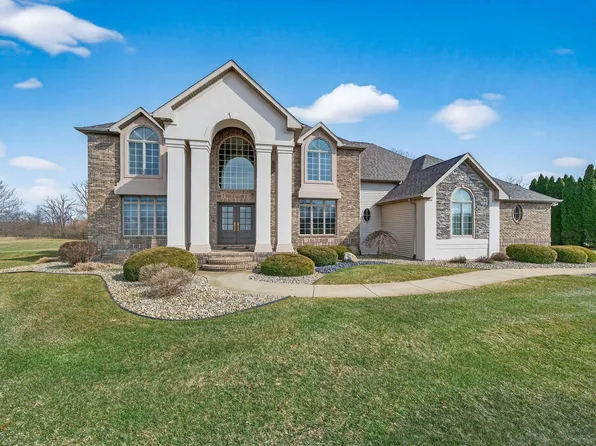 60654 Creekstone Dr, Goshen, IN 46526