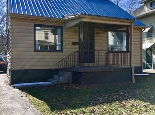 325 W Wood St, Lowellville, OH 44436