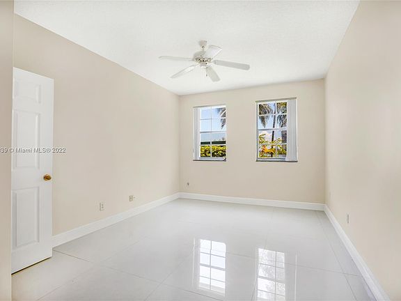 3rd image of 3255 NE 184th St APT 12104