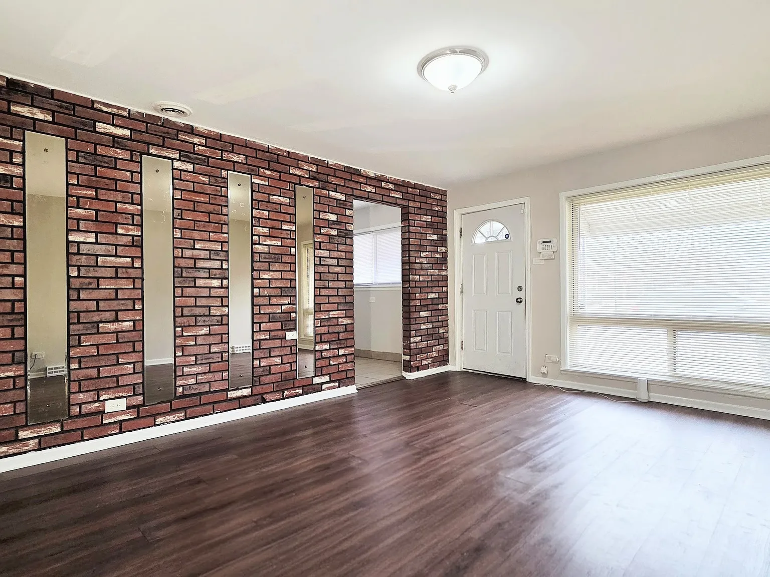 4 bed, 1100 sqft, $2,150 — Photo 3