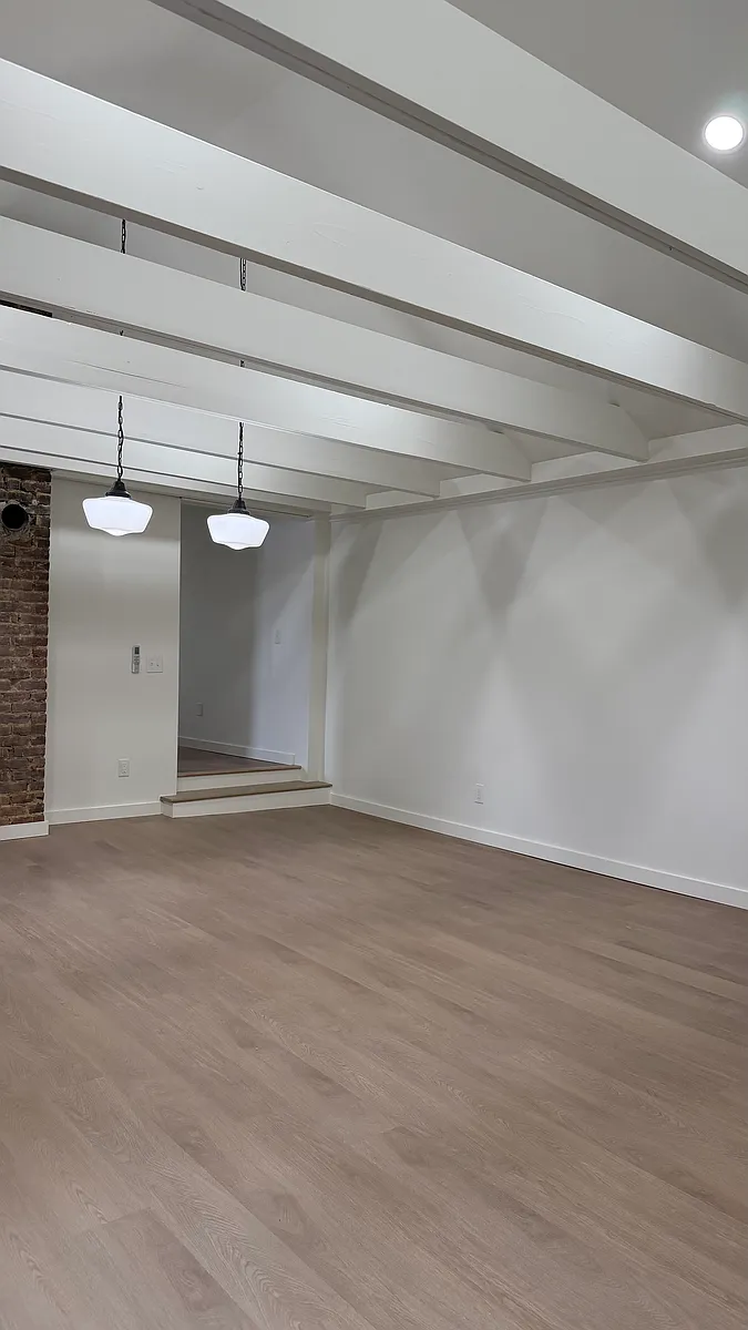 Building Photo - 12 N Center St #2
