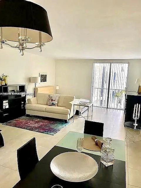 South Bay Club Condo — Photo 3
