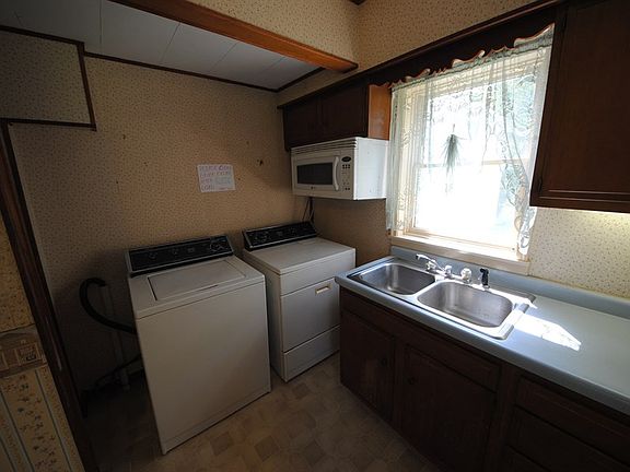5th image of 557 Old County Road B