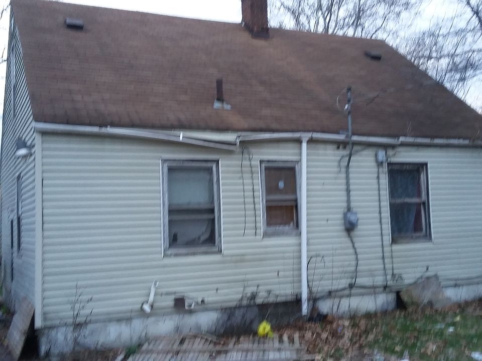 2nd image of 18676 Avon Ave