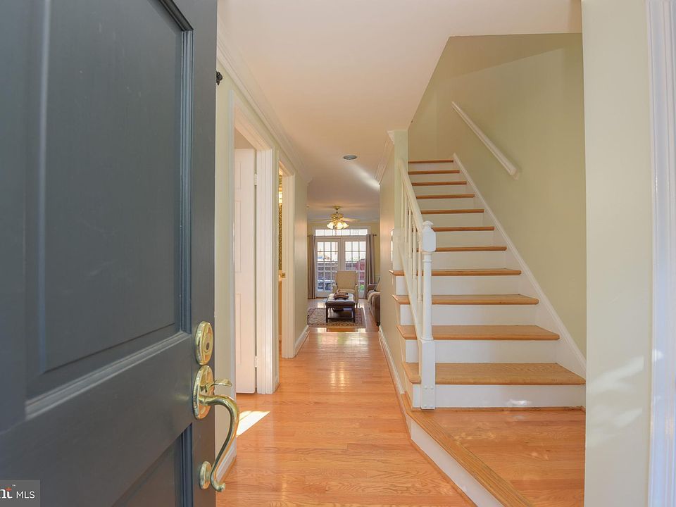 1st image of 1214 W Abingdon Dr