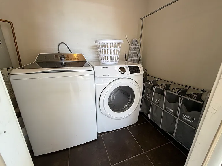 135 E Ellis Dr — Photo 18