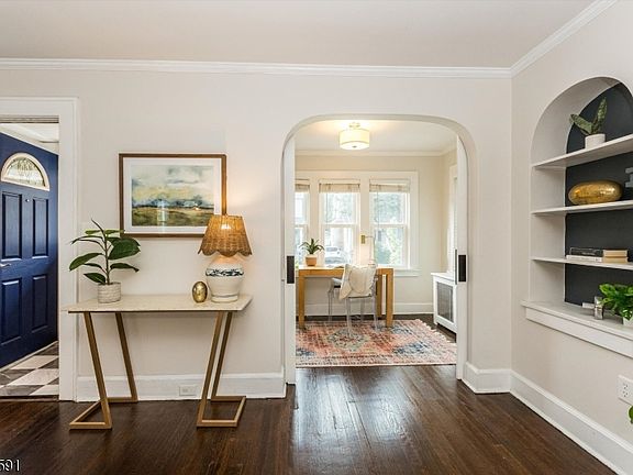 2nd image of 232 Ward Pl