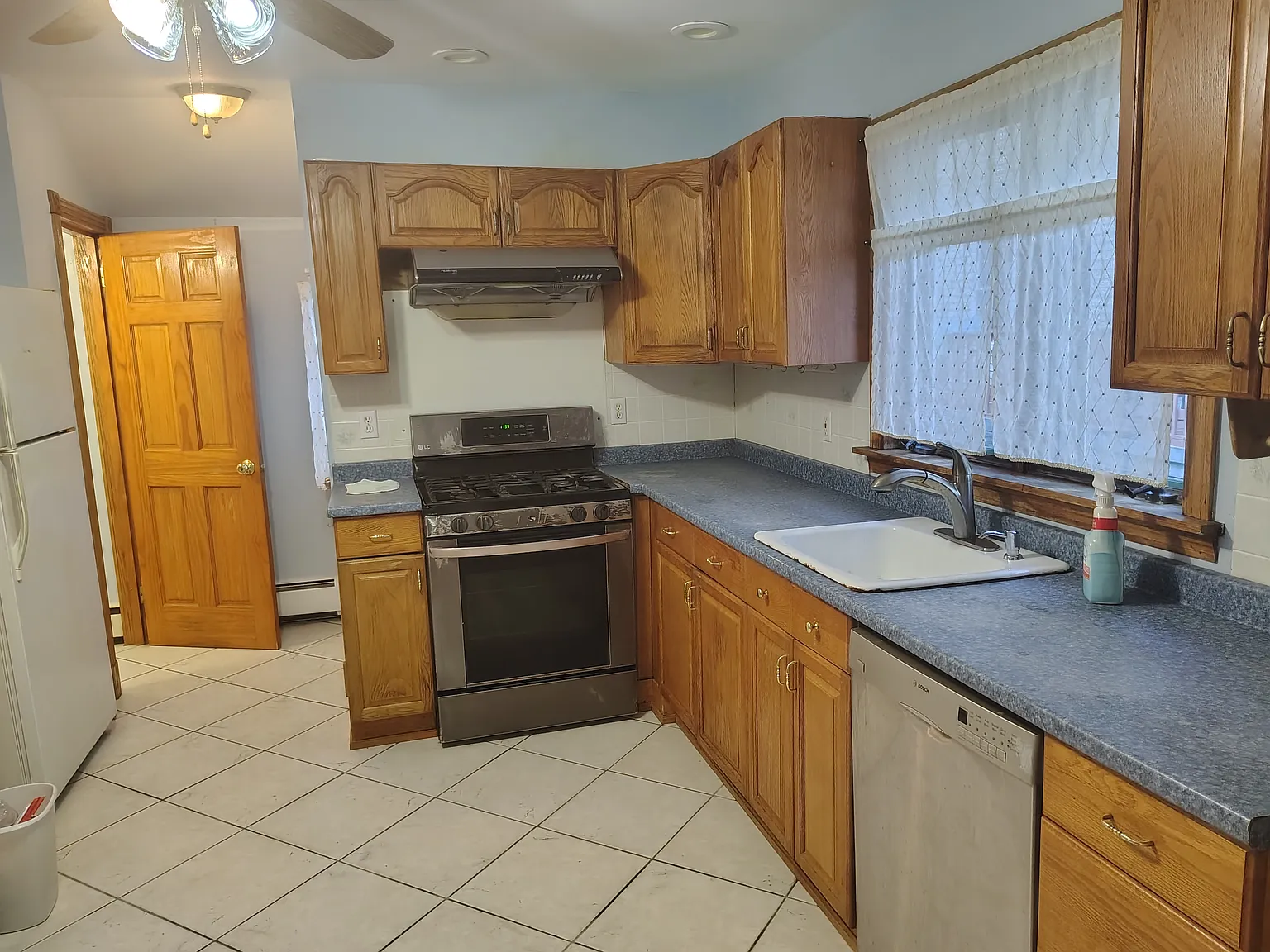 4 bed, 1702 sqft, $3,000 — Photo 1