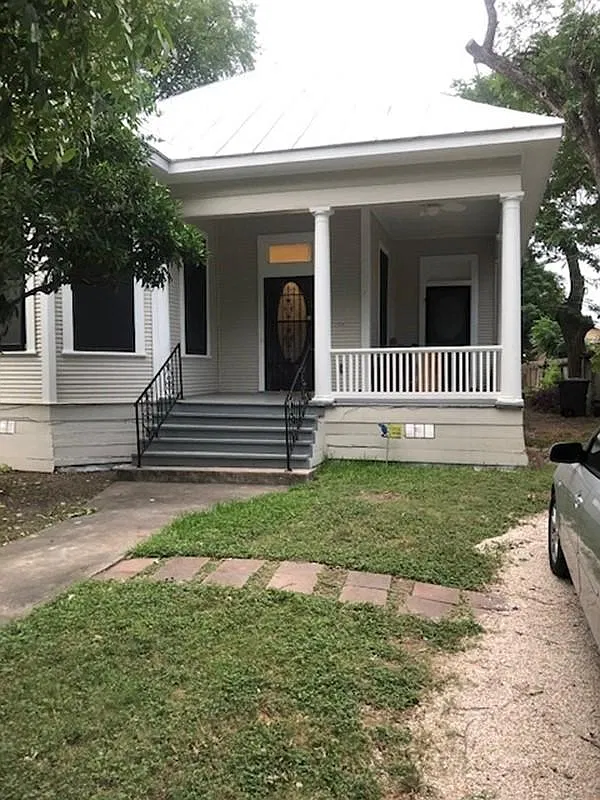 2 bed, 1340 sqft, $1,950 — Photo 2