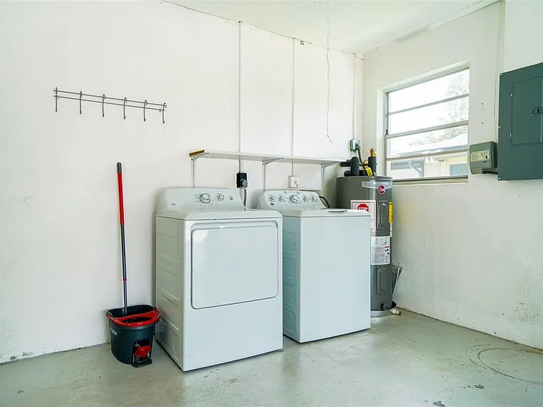 3139 Iverson St — Photo 12
