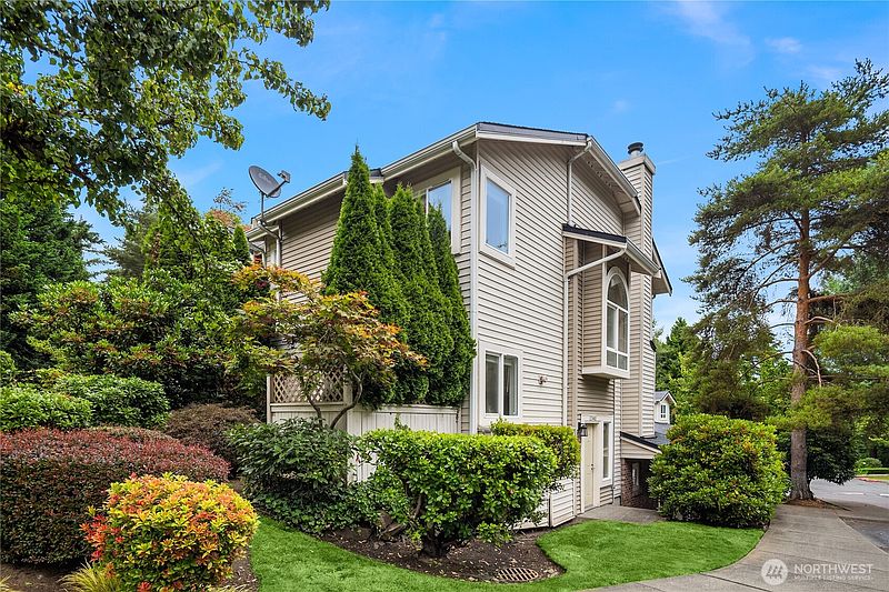 2nd image of 12440 NE 7th Place