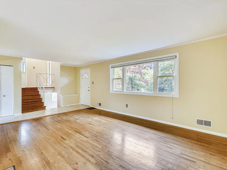 2511 Harmon Rd — Photo 6