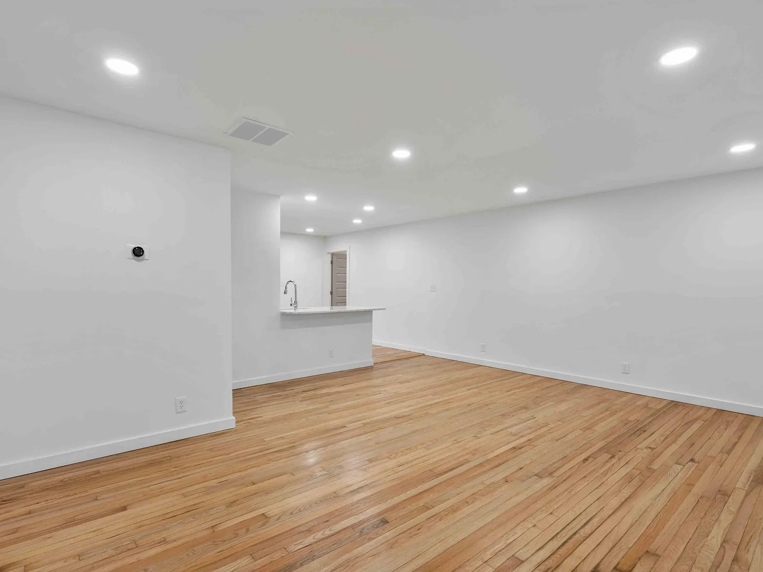 3 bed, 1300 sqft, $3,500 — Photo 4