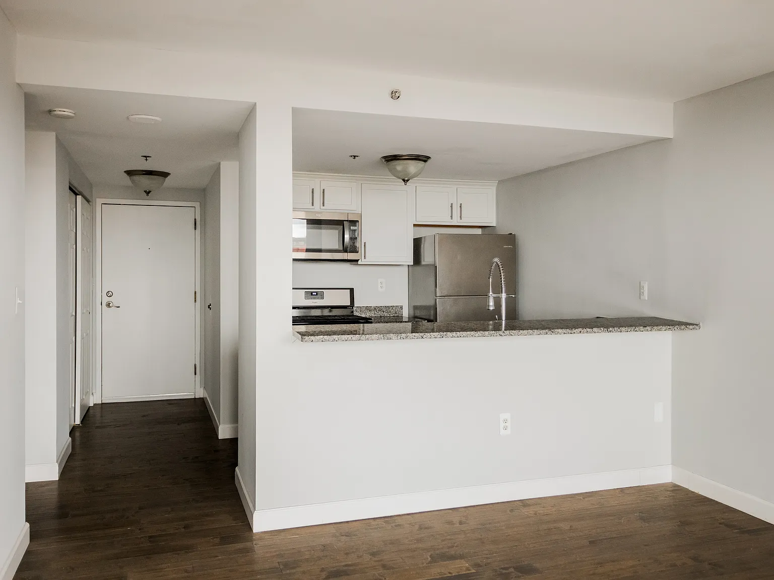 2 bed, 1023 sqft, $2,200 — Photo 4