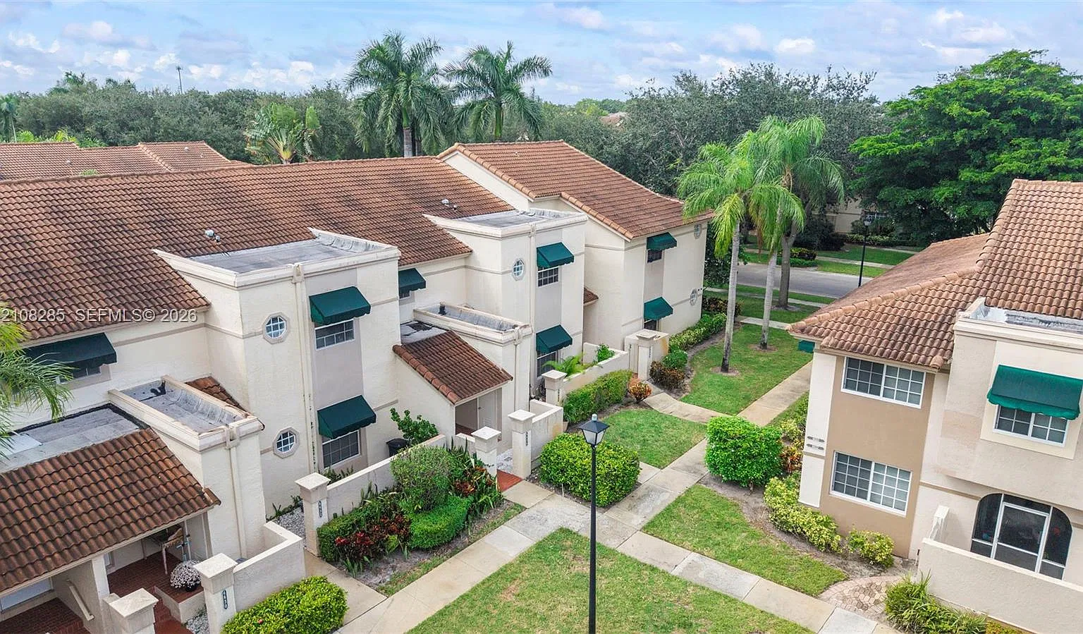 Plum At Boca Pointe Condo — Photo 2