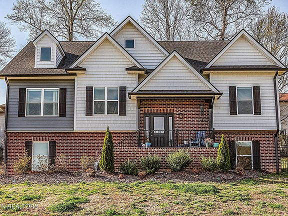 2nd image of 117 Crossroads Blvd