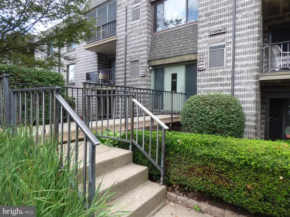 281 E Village Rd, Holland, PA 18966