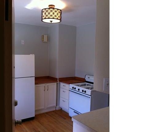 2nd image of 1300-1302 Lakepointe St